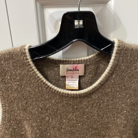 Neiman Marcus Sleeveless CASHMERE Sweater - Picture 5 of 7